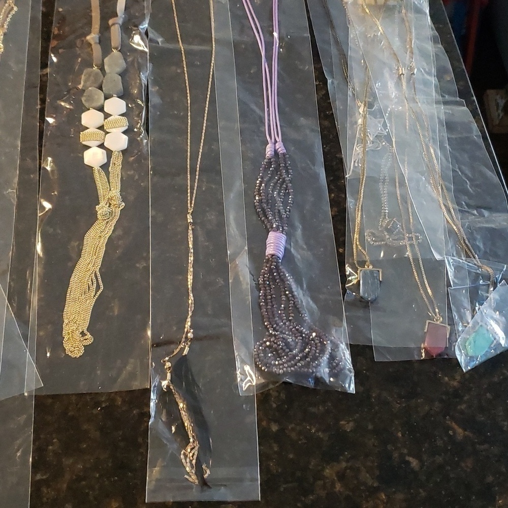Lot of 20 NWT Long Necklaces, some with earrings. - Picture 4 of 9